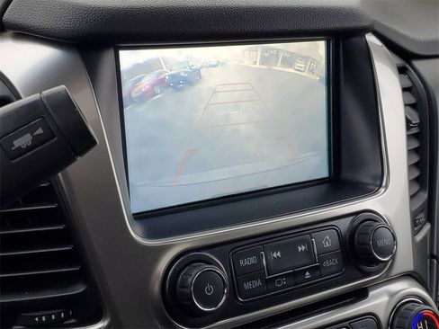 Used 2019 Chevrolet Suburban LT image 17