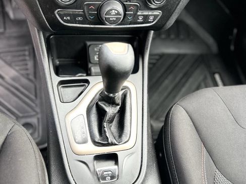 Used 2017 Jeep Cherokee 75th Anniversary image 20