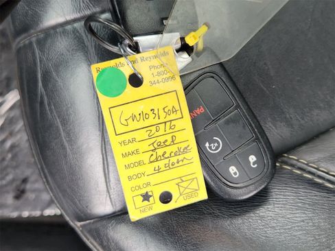 Used 2016 Jeep Cherokee Limited image 34