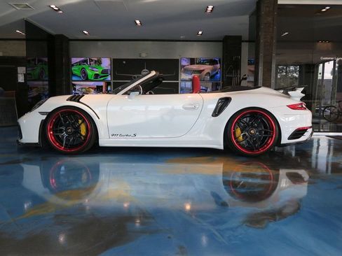 Used 2015 Porsche 911 Turbo S image 11