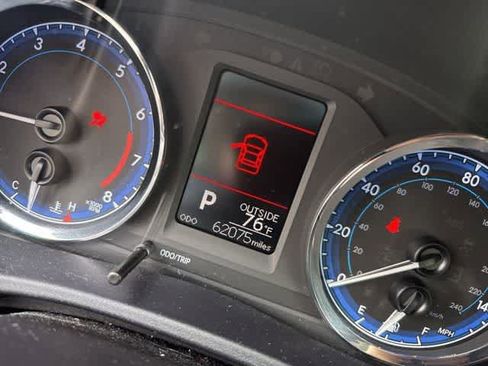 Used 2018 Toyota Corolla LE image 9