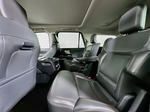 Used 2025 Ford Expedition Active AWD/4WD image 29