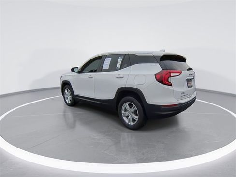 Used 2024 GMC Terrain SLE image 6