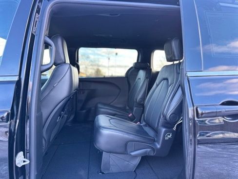 New 2026 Chrysler Pacifica Select image 17
