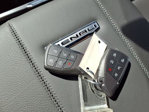 New 2026 GMC Yukon Denali w/ Sun & Power Step Package image 13