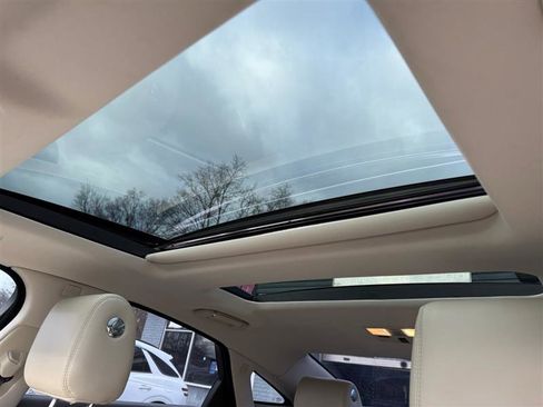 Used 2015 Jaguar XJ image 19