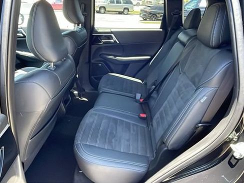 Used 2025 Mitsubishi Outlander SE AWD/4WD image 12