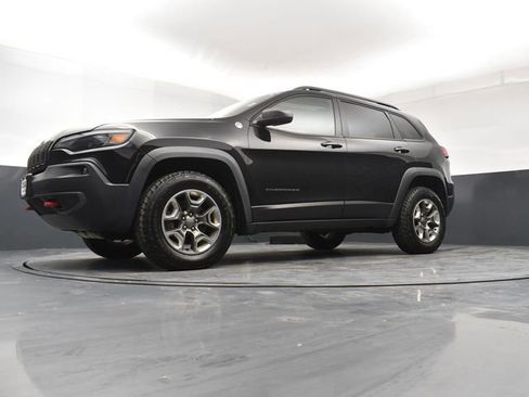 Used 2019 Jeep Cherokee Trailhawk w/ Cold Weather Group image 21
