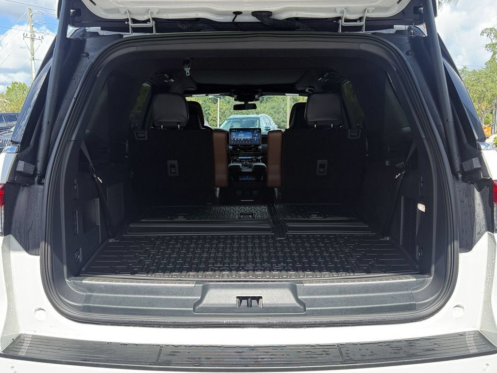 Used 2024 Lincoln Navigator Reserve AWD/4WD image 13