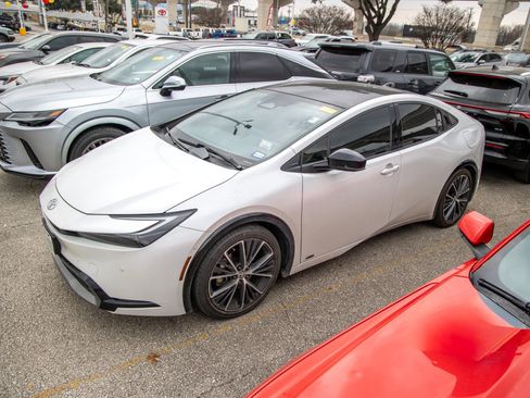 Used 2023 Toyota Prius Limited image 3