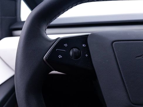 Used 2024 Tesla Cybertruck AWD Crew Cab image 31