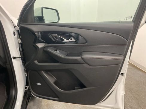 Used 2023 Chevrolet Traverse RS AWD/4WD image 28