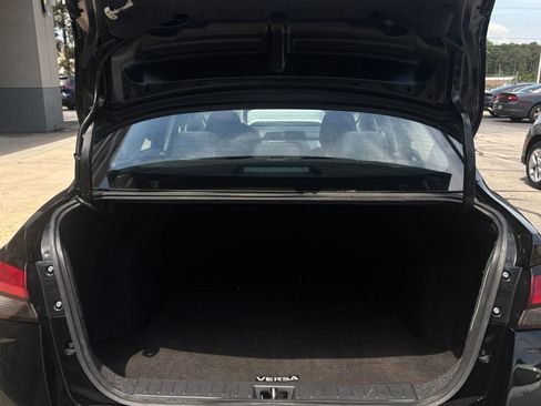Used 2025 Nissan Versa SV FWD image 31