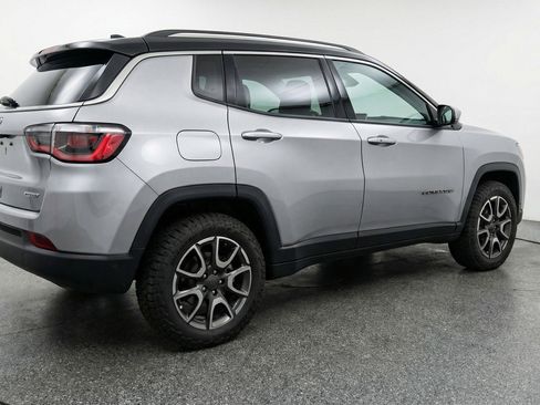 Used 2025 Jeep Compass Trailhawk AWD/4WD image 9