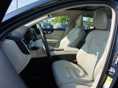 Used 2021 Volvo S60 T5 Momentum AWD/4WD image 12