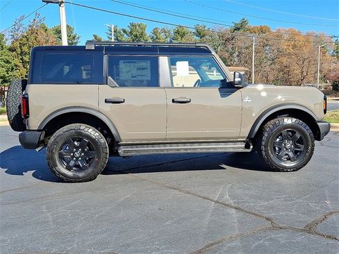 New 2025 Ford Bronco Outer Banks image 8