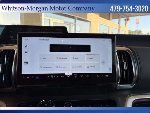 Used 2025 Ford Expedition Platinum w/ Driver's Package AWD/4WD image 29