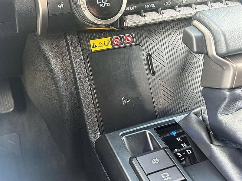Used 2025 Toyota 4Runner Limited AWD/4WD image 33