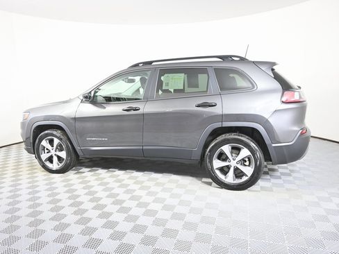 Used 2022 Jeep Cherokee Limited image 3