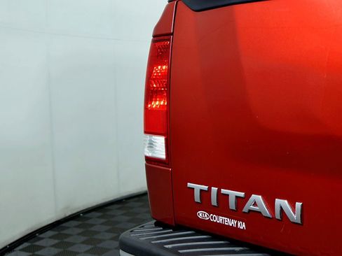 Used 2015 Nissan Titan SV image 16