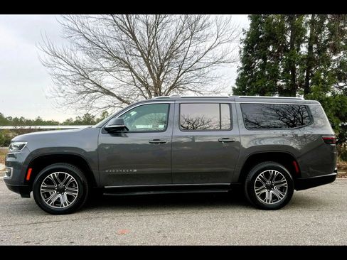 Used 2024 Jeep Wagoneer L Series II w/ Flexible Seating Group image 10