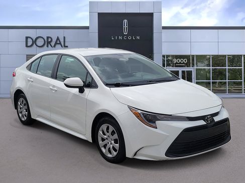 Used 2025 Toyota Corolla LE FWD image 1
