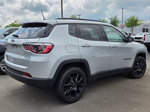 Used 2026 Jeep Compass Latitude AWD/4WD image 7