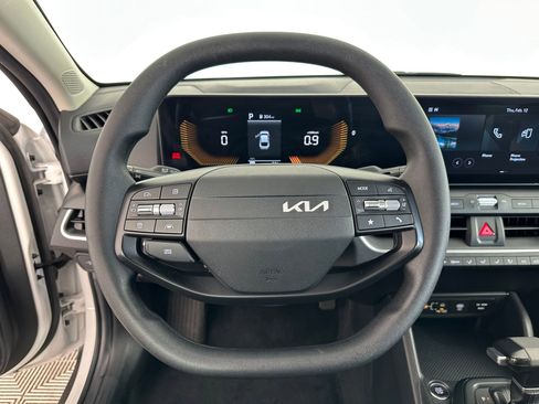 Used 2025 Kia K4 LXS image 15
