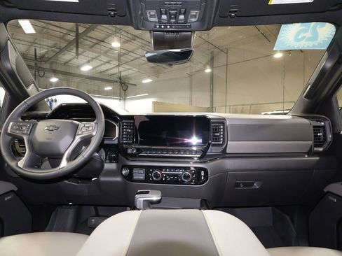 Used 2025 Chevrolet Silverado 1500 ZR2 w/ Technology Package image 30