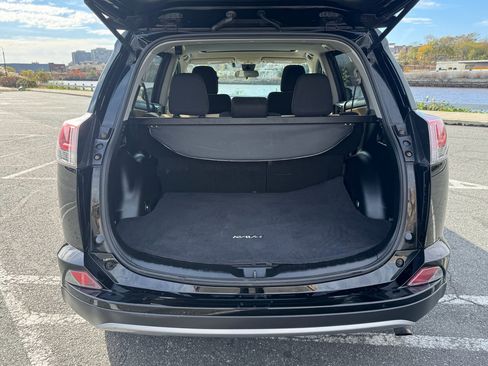 Used 2018 Toyota RAV4 XLE image 29