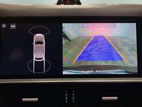 Used 2019 Porsche Cayenne w/ Premium Package image 53