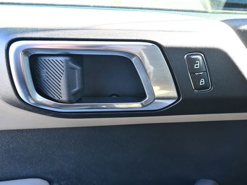 Used 2023 Ford Bronco Wildtrak image 30