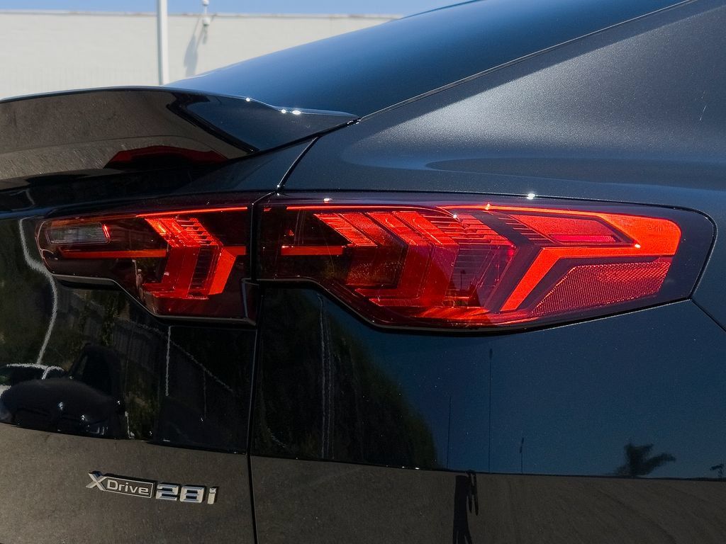 New 2026 BMW X2 xDrive28i w/ Technology Package AWD/4WD image 3