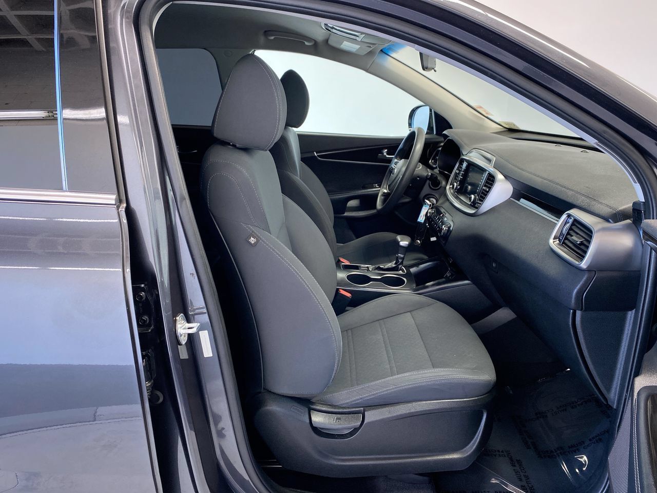 Used 2019 Kia Sorento FWD image 28