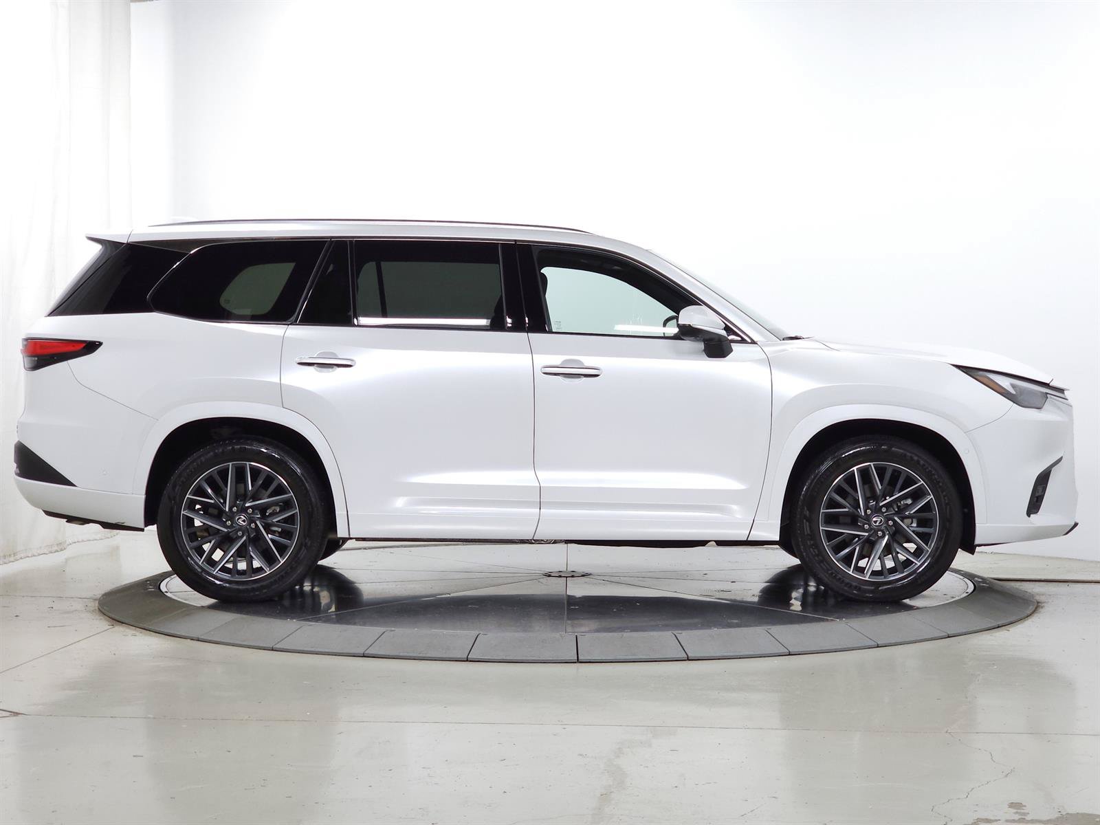 Used 2025 Lexus TX 350 AWD w/ Technology Package image 13