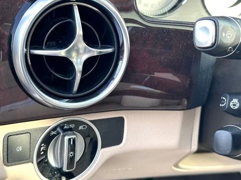 Used 2015 Mercedes-Benz GLK 350 4MATIC image 17