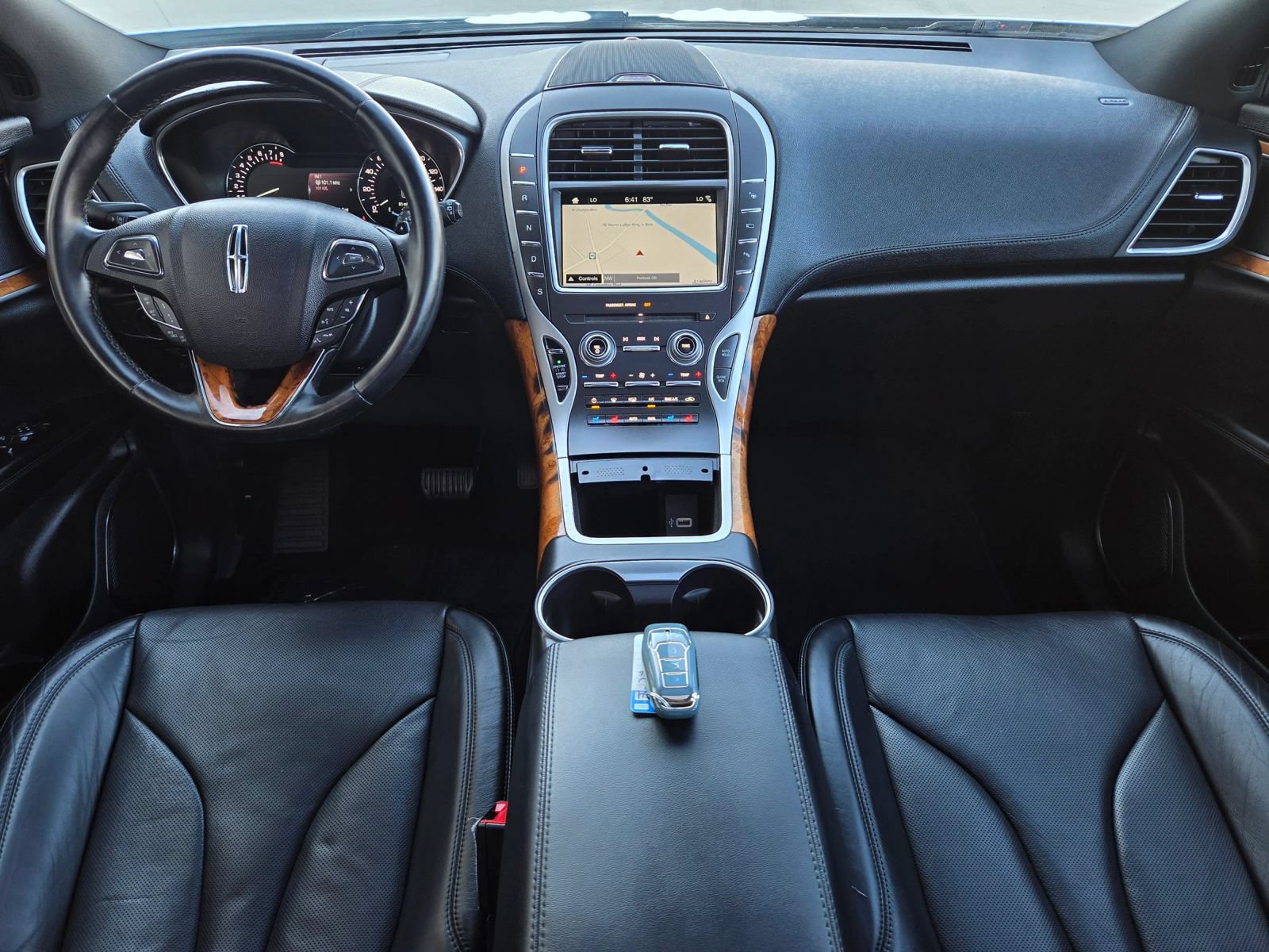 Used 2016 Lincoln MKX Reserve w/ Technology Package FWD image 25