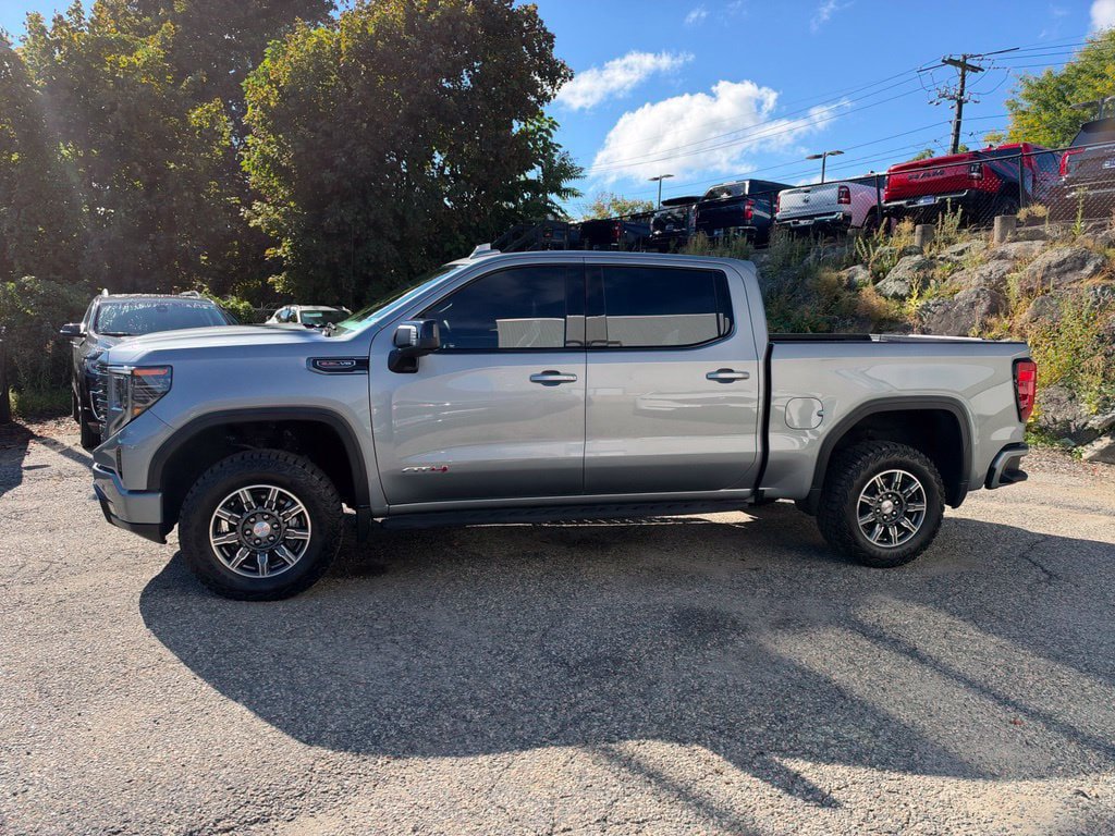 Used 2024 GMC Sierra 1500 AT4 w/ Technology Package AWD/4WD image 3