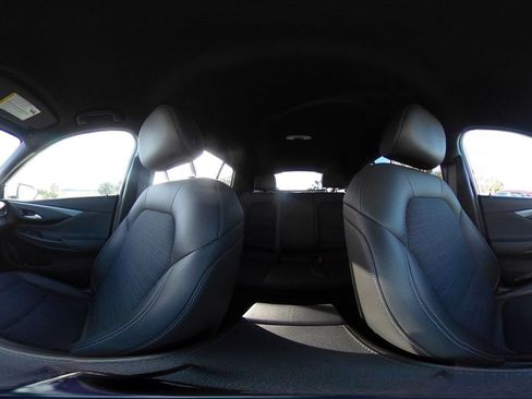 Used 2025 Buick Envista Preferred image 42