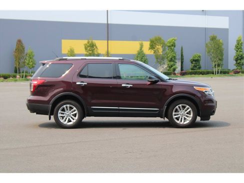 Used 2011 Ford Explorer XLT w/ 201A Rapid Spec Order Code AWD/4WD image 4