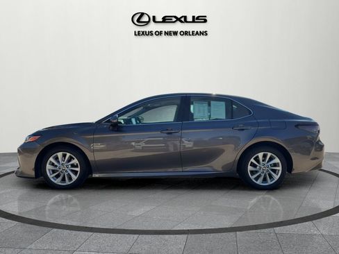 Used 2022 Toyota Camry LE image 4
