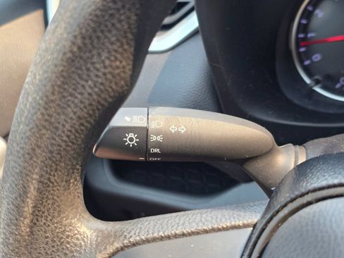 Used 2020 Toyota RAV4 LE AWD/4WD image 30