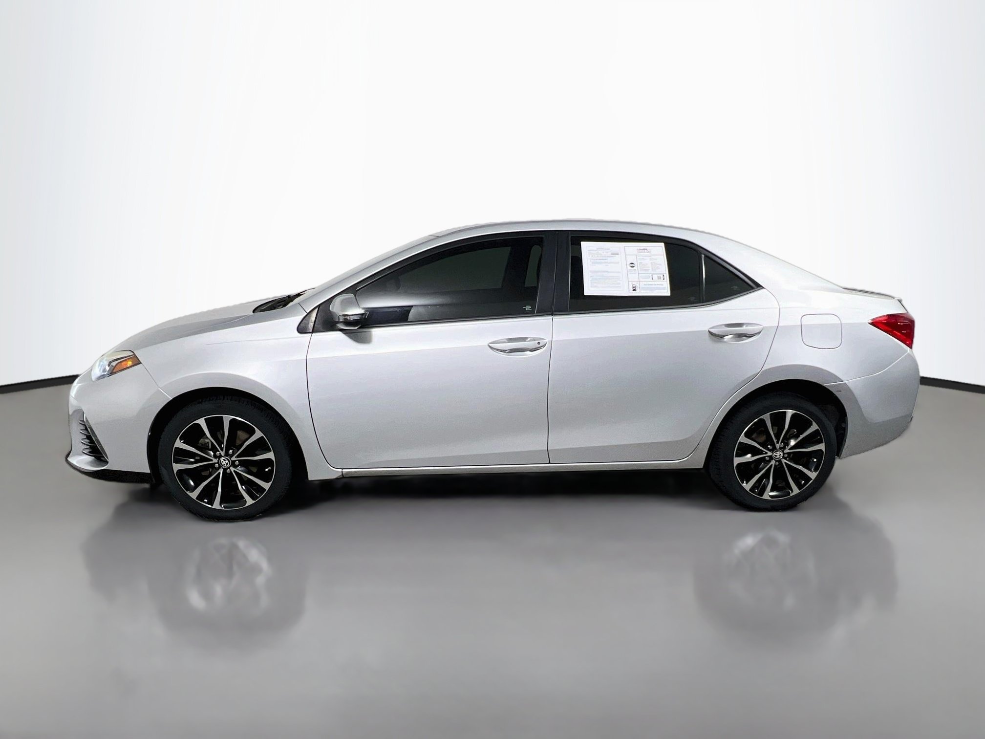 Used 2017 Toyota Corolla SE FWD image 9