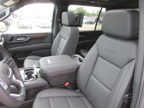 New 2026 GMC Yukon XL Denali w/ Denali Reserve Package AWD/4WD image 12