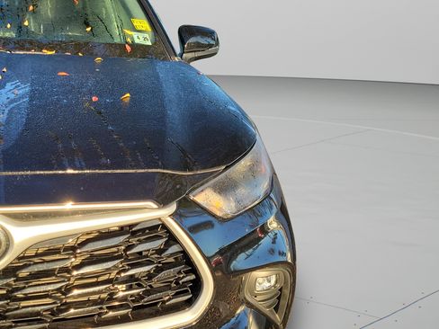Used 2024 Toyota Highlander XLE image 6