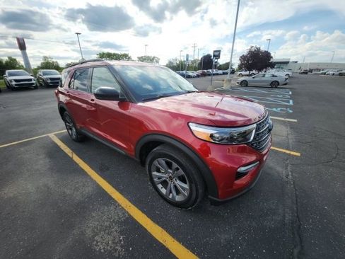 Used 2023 Ford Explorer XLT w/ Equipment Group 202A AWD/4WD image 1