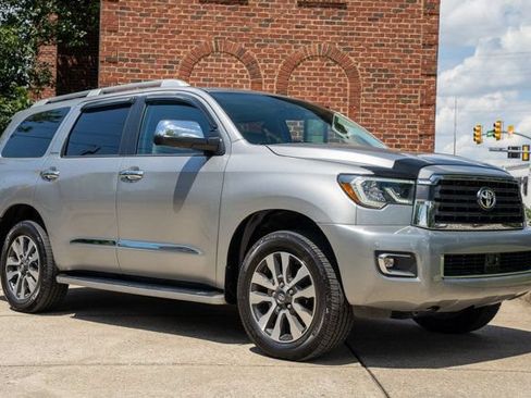 Used 2019 Toyota Sequoia Limited w/ Safety & Convenience Package AWD/4WD image 3