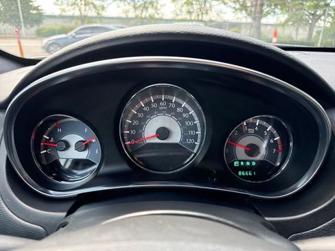 Used 2013 Chrysler 200 LX FWD image 17