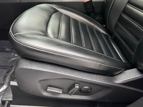 Used 2024 Ford Edge SEL image 16