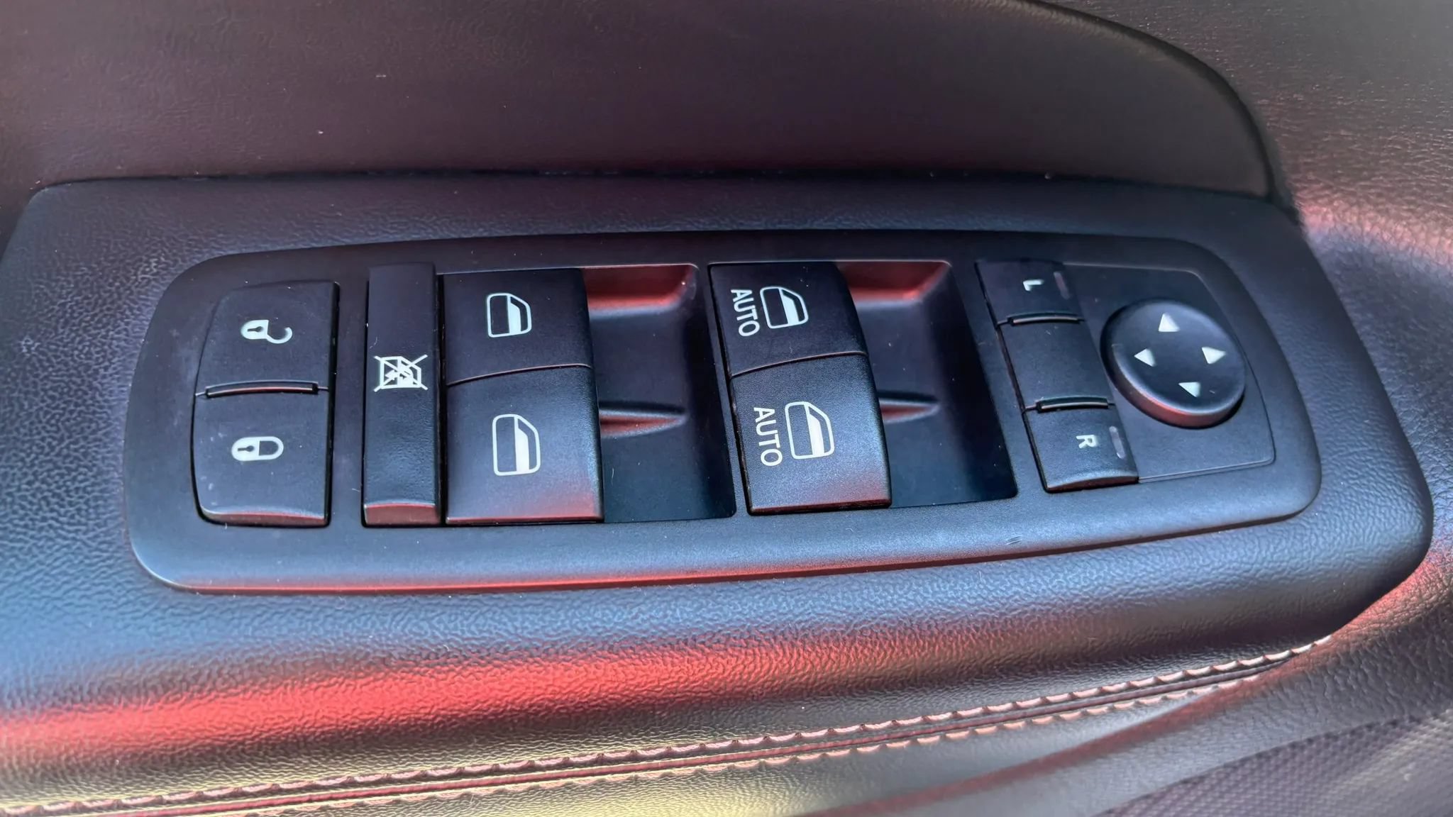 Used 2014 Jeep Grand Cherokee Limited AWD/4WD image 16
